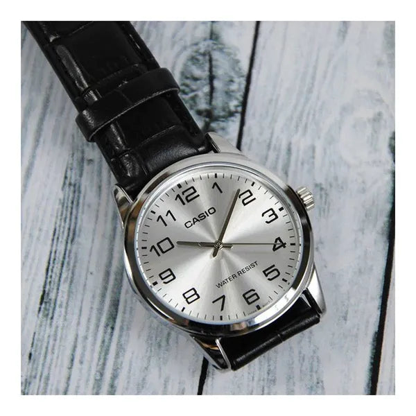 Casio MTP-V001L-7B férfi kvarc karóra bőr szíjjal, ezüst számlap, 38 mm, WR30