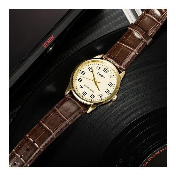 Casio MTP-V001GL-9B férfi karóra, arany számlap, barna bőrszíj, WR30