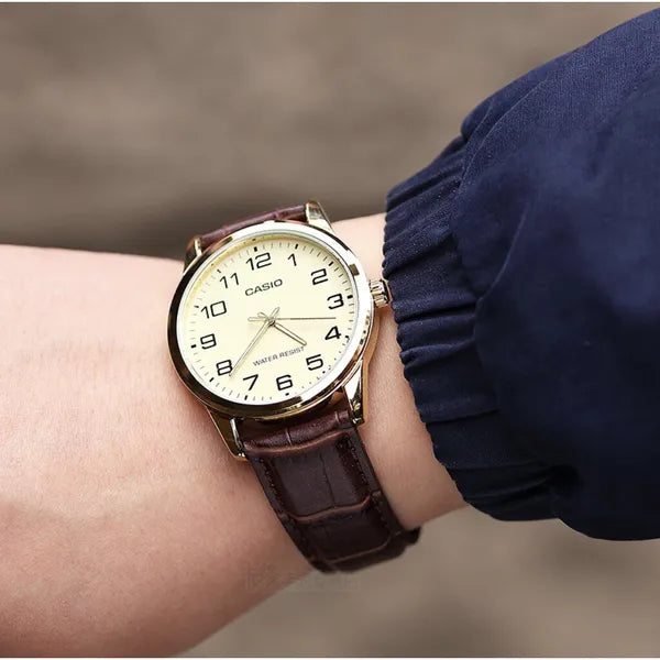 Casio MTP-V001GL-9B férfi karóra, arany számlap, barna bőrszíj, WR30