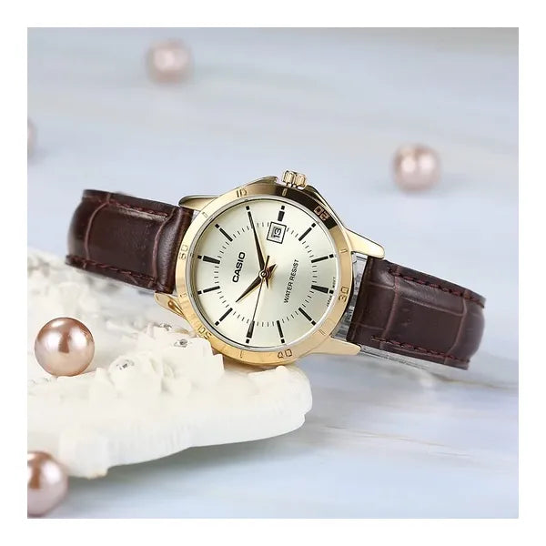 Casio női karóra LTP-V004GL-9A, kvarc, arany számlap, barna bőr szíj, WR30