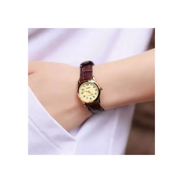 Casio női karóra, arany tok 24 mm, barna bőrszíj, kvarc WR30