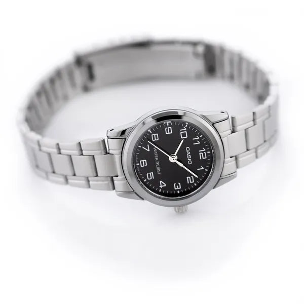 Casio LTP-V001D-1B női karóra, rozsdamentes acél, fekete számlap, 25 mm
