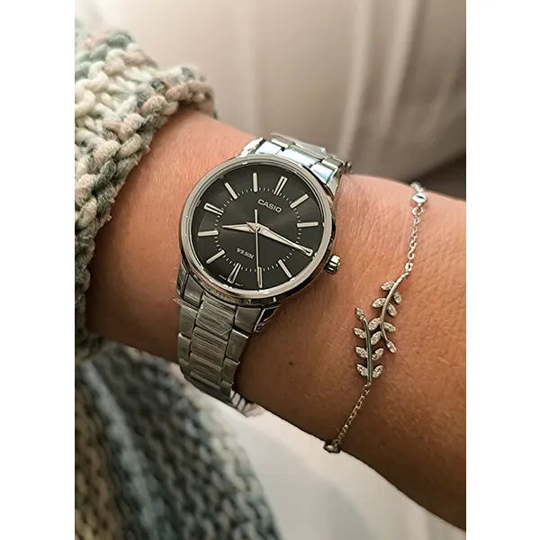 Casio LTP-1303D-1AVDF női karóra, acél szíj, fekete számlap, WR50