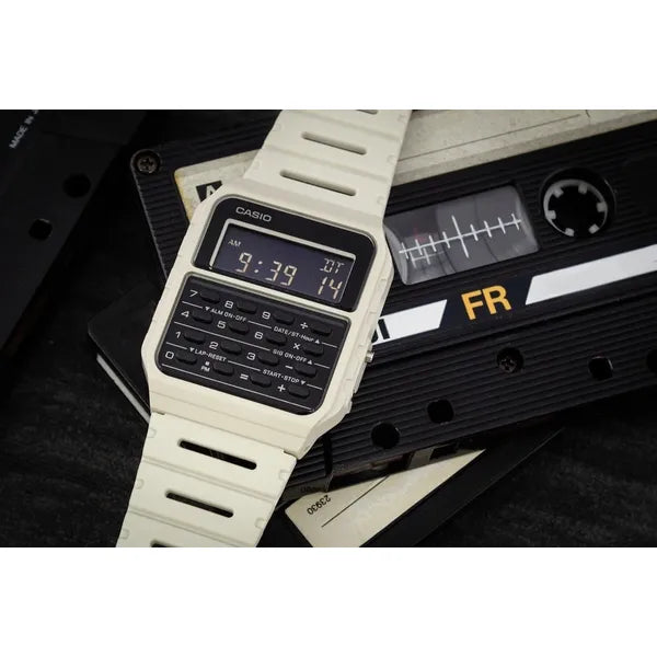 Casio Vintage CA-53WF-8B férfi digitális karóra kalkulátorral, fehér
