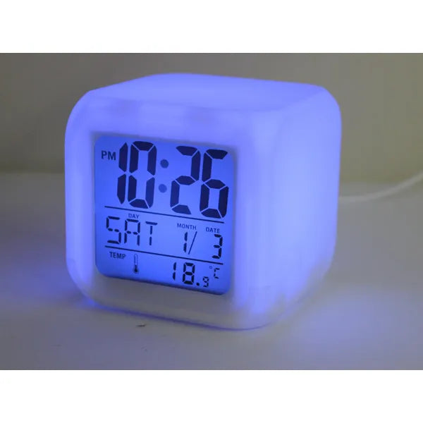 Színváltós kocka ébresztőóra LCD kijelzővel és hőmérővel, 8x8 cm