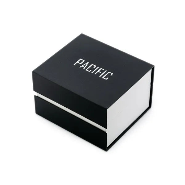 Pacific férfi karóra ajándékszett, kvarc, 44 mm, WR50, bőrszíj, fehér-fekete