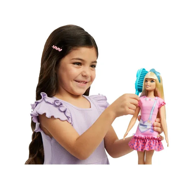 Barbie Első Barbie-m baba, mozgatható végtagok, 34 cm, fésű+cica táska