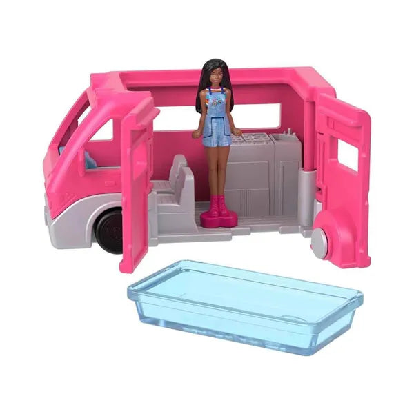 Barbie Mini Barbie Land lakóautó szett – mini baba, DreamCamper, 3,5 cm