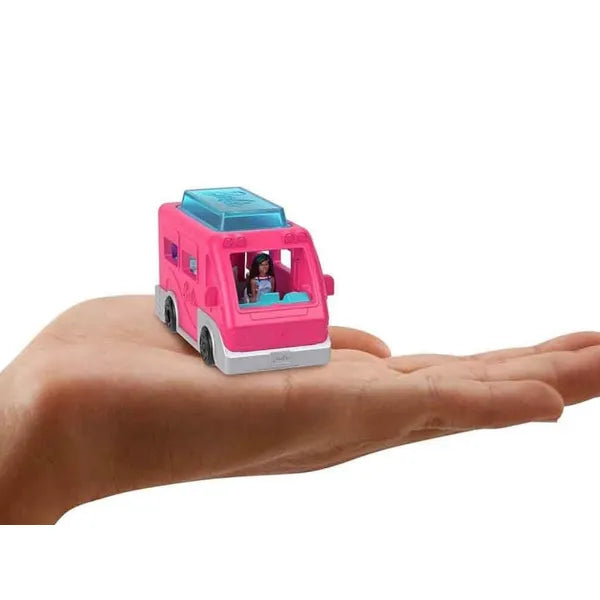 Barbie Mini Barbie Land lakóautó szett – mini baba, DreamCamper, 3,5 cm