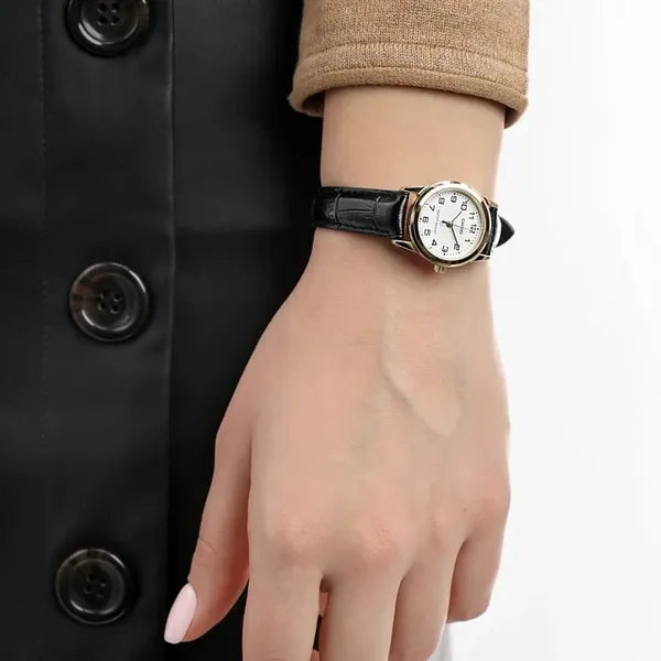 Casio női karóra, arany 24 mm tok, fekete bőrszíj, WR30