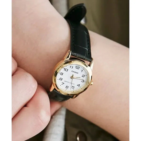 Casio női karóra, arany 24 mm tok, fekete bőrszíj, WR30