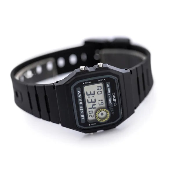Casio F-94WA-8D férfi digitális retro karóra LED, stoper, WR30, fekete