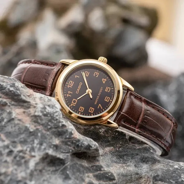 Casio LTP-V001GL-1B női karóra, aranytok 24 mm, barna bőrszíj, WR30
