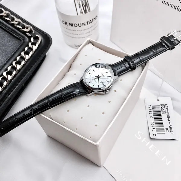 Casio női karóra LTP-V004L-7A, bőr szíj, ezüst számlap, 30 mm