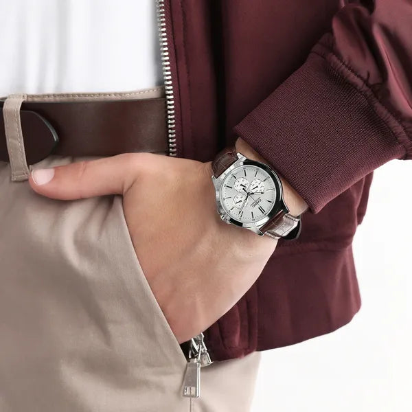 Casio MTP-V300L-7A férfi karóra, barna bőrszíj, ezüst számlap, WR30