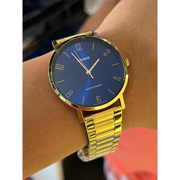 Casio MTP-VT01G-2B2 férfi karóra, arany nemesacél, 40 mm, kék számlap, WR30