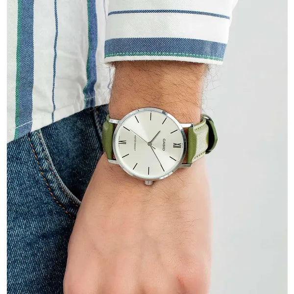 Casio MTP-VT01L-3B férfi karóra, 40 mm, zöld bőrszíj, gyöngyház számlap