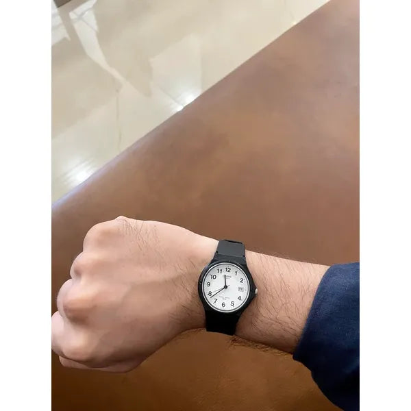 Casio unisex karóra, fekete-fehér, 36 mm, quartz, WR50, díszdoboz