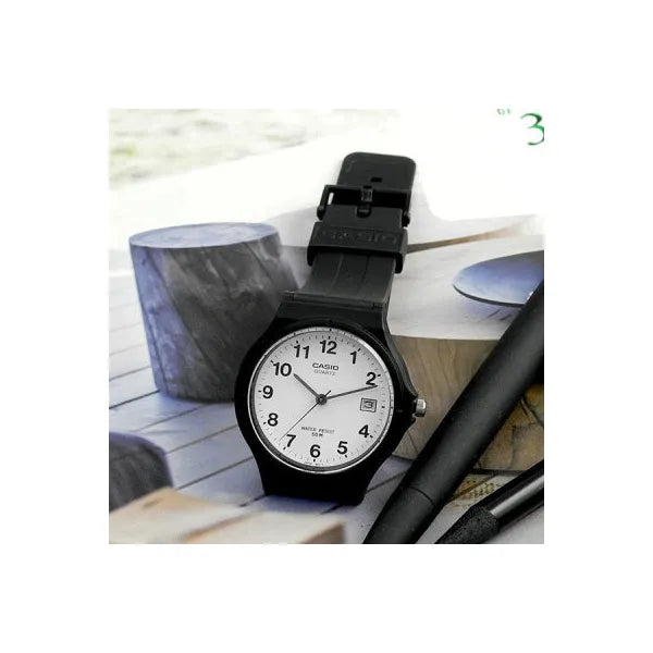 Casio unisex karóra, fekete-fehér, 36 mm, quartz, WR50, díszdoboz