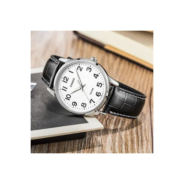 Casio MTP-1303L-7BVDF férfi karóra, bőrszíj, fehér számlap, WR50