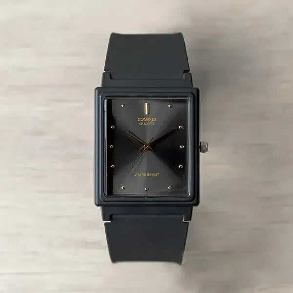 Casio női karóra, téglalap tok, fekete műanyag szíj, WR30, kvarc