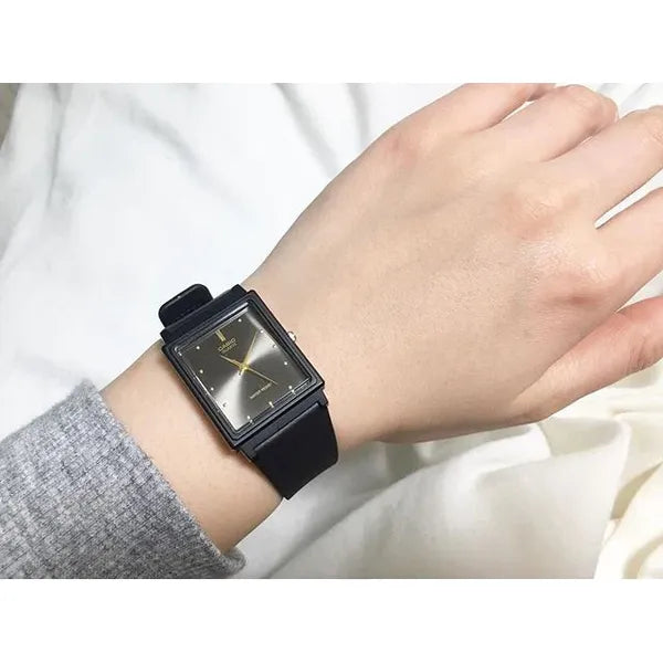 Casio MQ-38-8A női karóra – fekete műanyag szíj, szürke számlap, WR30, díszdoboz