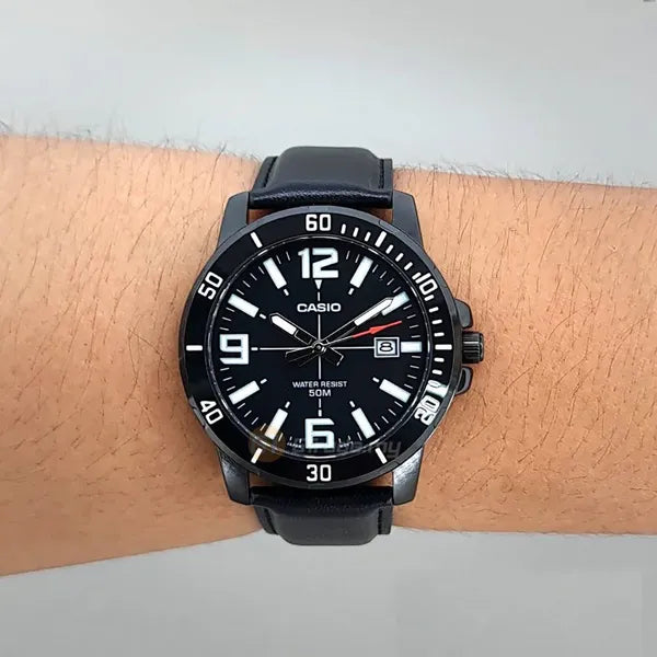 Casio MTP-VD01BL-1B férfi karóra, fekete acél tok 45 mm, bőrszíj, WR50