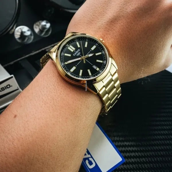 Casio MTP-VD02G-1E férfi karóra, aranyszínű acél, fekete számlap, 41 mm