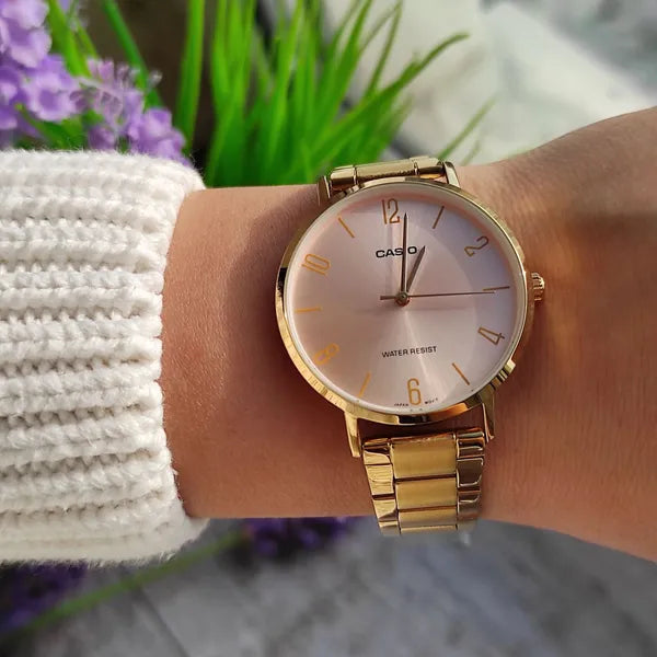 Casio női kvarc karóra, arany acél tok és szíj, rozéarany számlap 40 mm