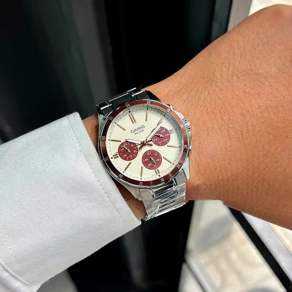 Casio MTP-1374D-5A2 férfi karóra, ezüst acél szíj, krém számlap, WR50