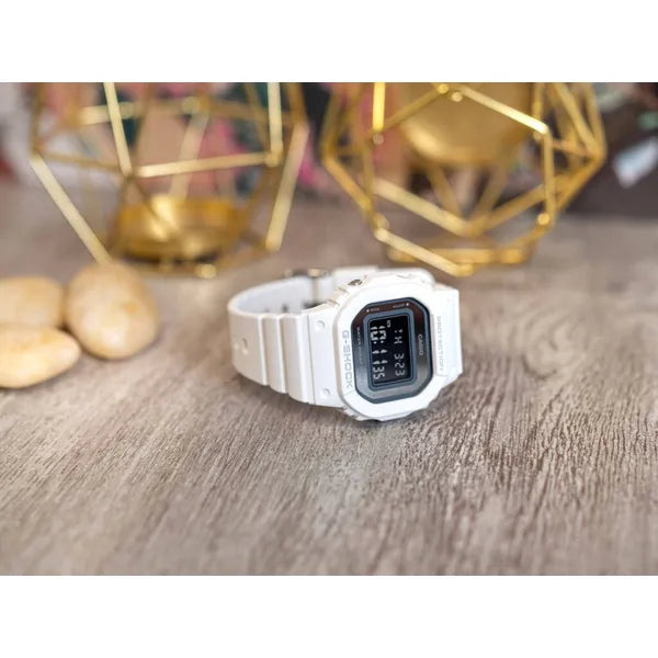 Casio G-Shock GMD-S5600-7ER női digitális karóra, fehér, WR200