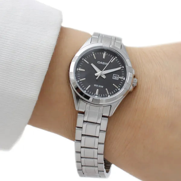 Casio női karóra LTP-1308D-1AVDF, acél szíj, fekete számlap, WR50
