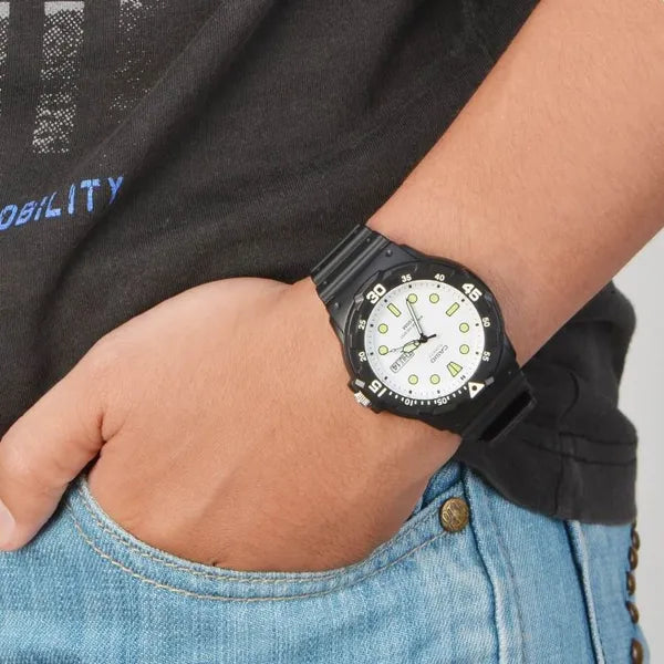 Casio MRW-200H-7EVEF férfi kvarc karóra, WR100, fehér számlap, műanyag