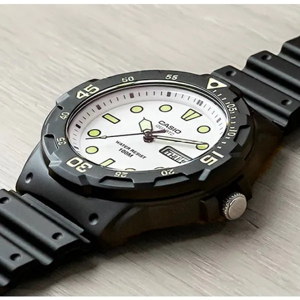 Casio MRW-200H-7EVEF férfi kvarc karóra, WR100, fehér számlap, műanyag