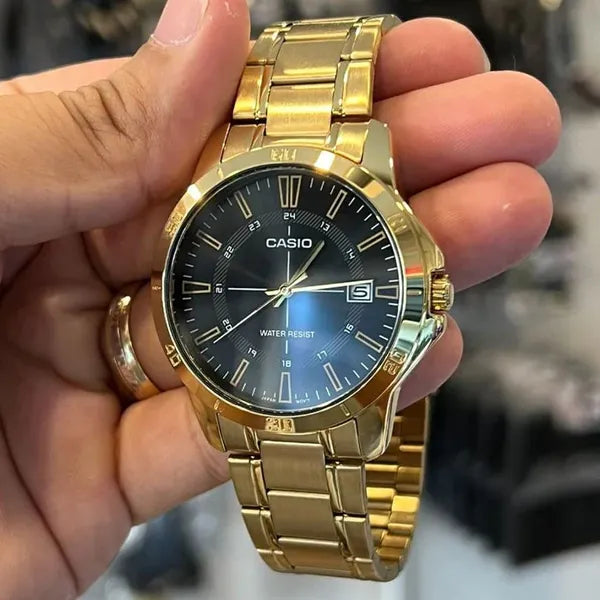 Férfi aranyszínű acél karóra Casio MTP-V004G-1CUDF, fekete számlap, WR30