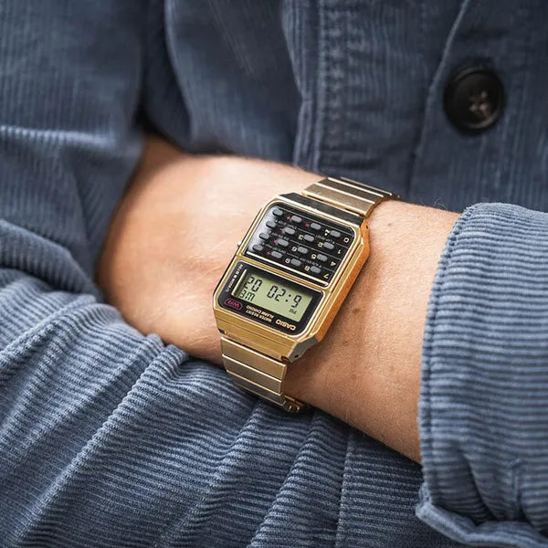 Casio CA-500WEG-1AEF férfi retro kalkulátoros arany digitális karóra, 34 mm
