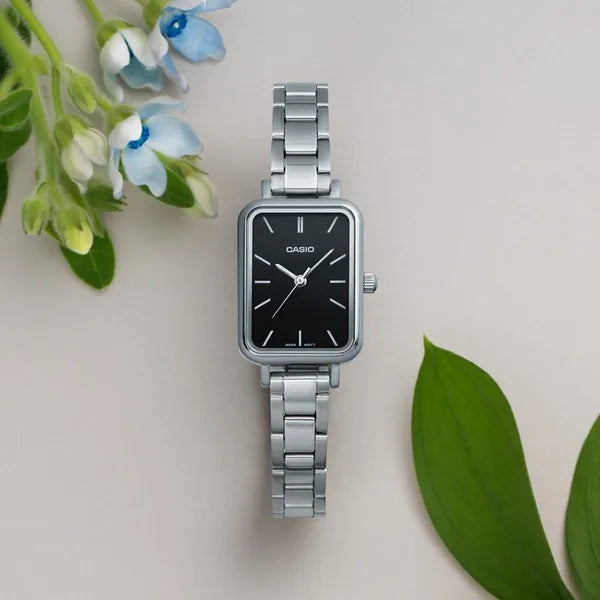 Casio LTP-V009D-1E női karóra ezüst acél szíjjal, fekete számlap, WR30