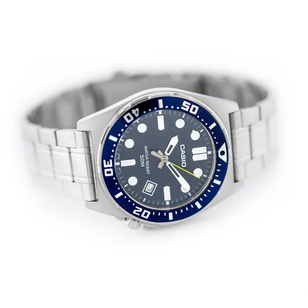 Casio MTD-135D-2A férfi karóra kék számlap, acél szíj, dátum, WR50