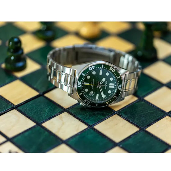 Casio MTD-135D-3A férfi karóra, zöld számlap, acél szíj, 44 mm, WR50