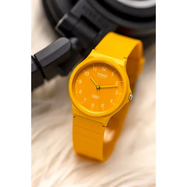 Casio MQ-24B-9B női karóra narancs műanyag tok+pánt, 36 mm WR30
