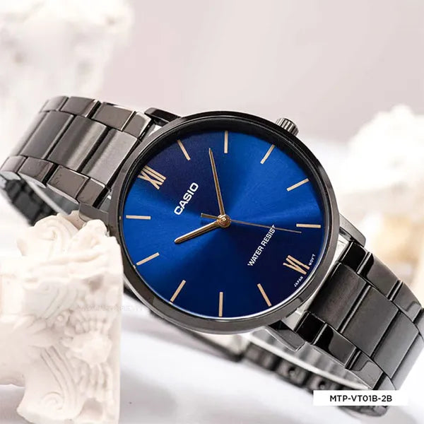 Casio MTP-VT01B-2B férfi karóra, fekete acél szíj, kék számlap, WR30