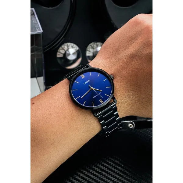 Casio MTP-VT01B-2B férfi karóra, fekete acél szíj, kék számlap, WR30