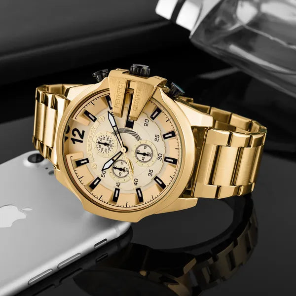 Férfi kronográf quartz karóra arany színben, 53 mm fémszíjjal