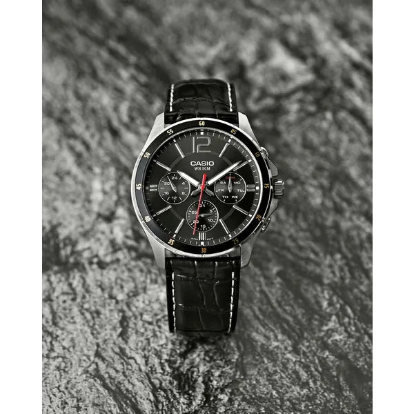 Férfi Casio kvarc karóra fekete bőrszíjjal, fekete számlap, 44 mm, 50 m