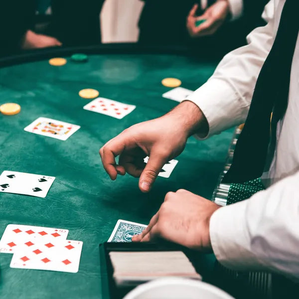 200 darabos pókerszett zöld játékszőnyeggel, fém dobozban