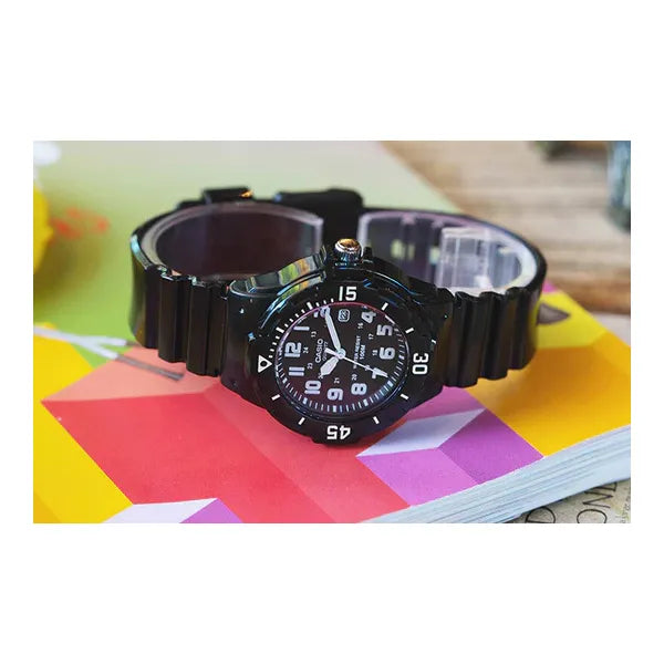 Casio LRW-200H női karóra, fekete műanyag szíj, WR100, kvarc analóg 33 mm