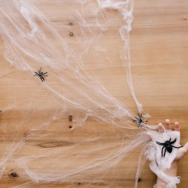 Fehér halloween pókháló dekoráció 2 pókkal, 20 g poliészter