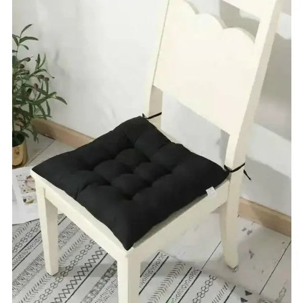 Dekoratív fekete–fehér székpárna 40×40 cm, kültéri, zsinóros rögzítés