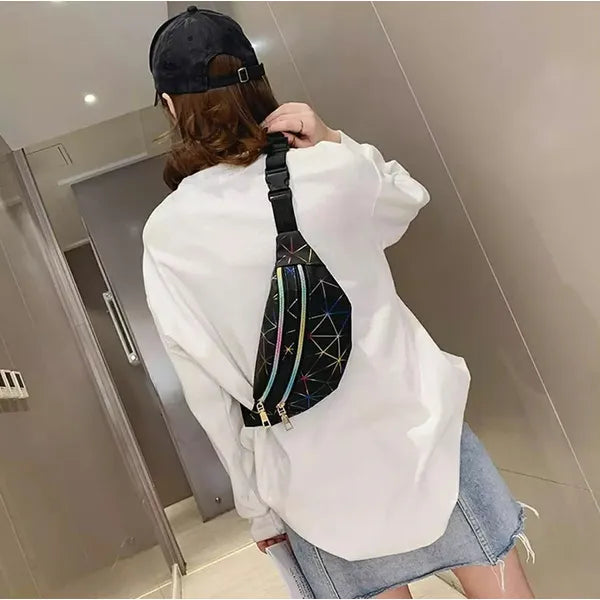 Vízhatlan fekete deréktáska, 32x14x6,5 cm, 3 cipzáras rekesz