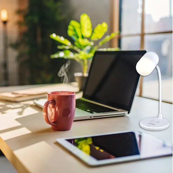 3 az 1-ben LED asztali lámpa Bluetooth hangszóróval és Qi töltővel